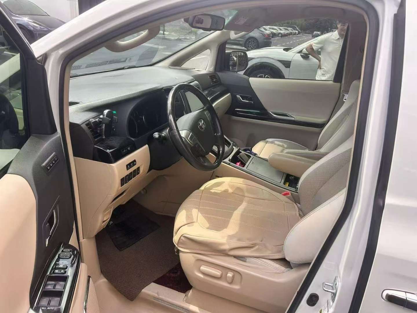 Toyota Alphard 3.5L Luxury Edition 4