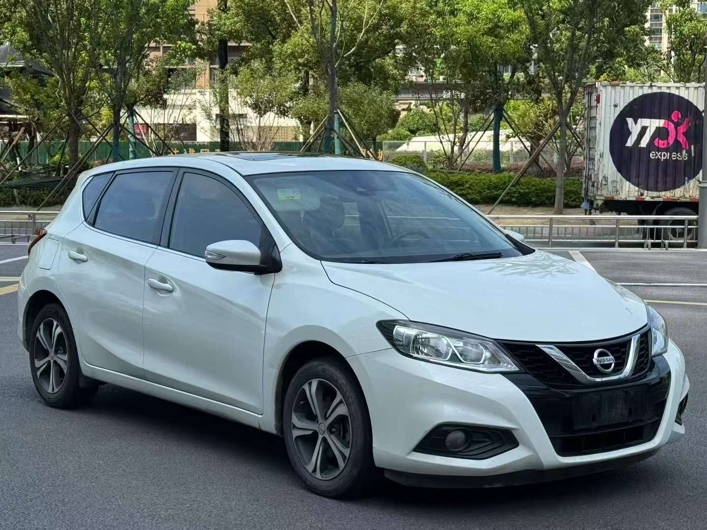 Nissan Tiida 1.6L Automatic Sunroof