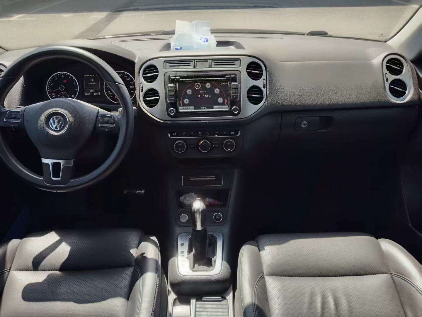 Volkswagen Tiguan 1.8T FWD Luxury Edition 4