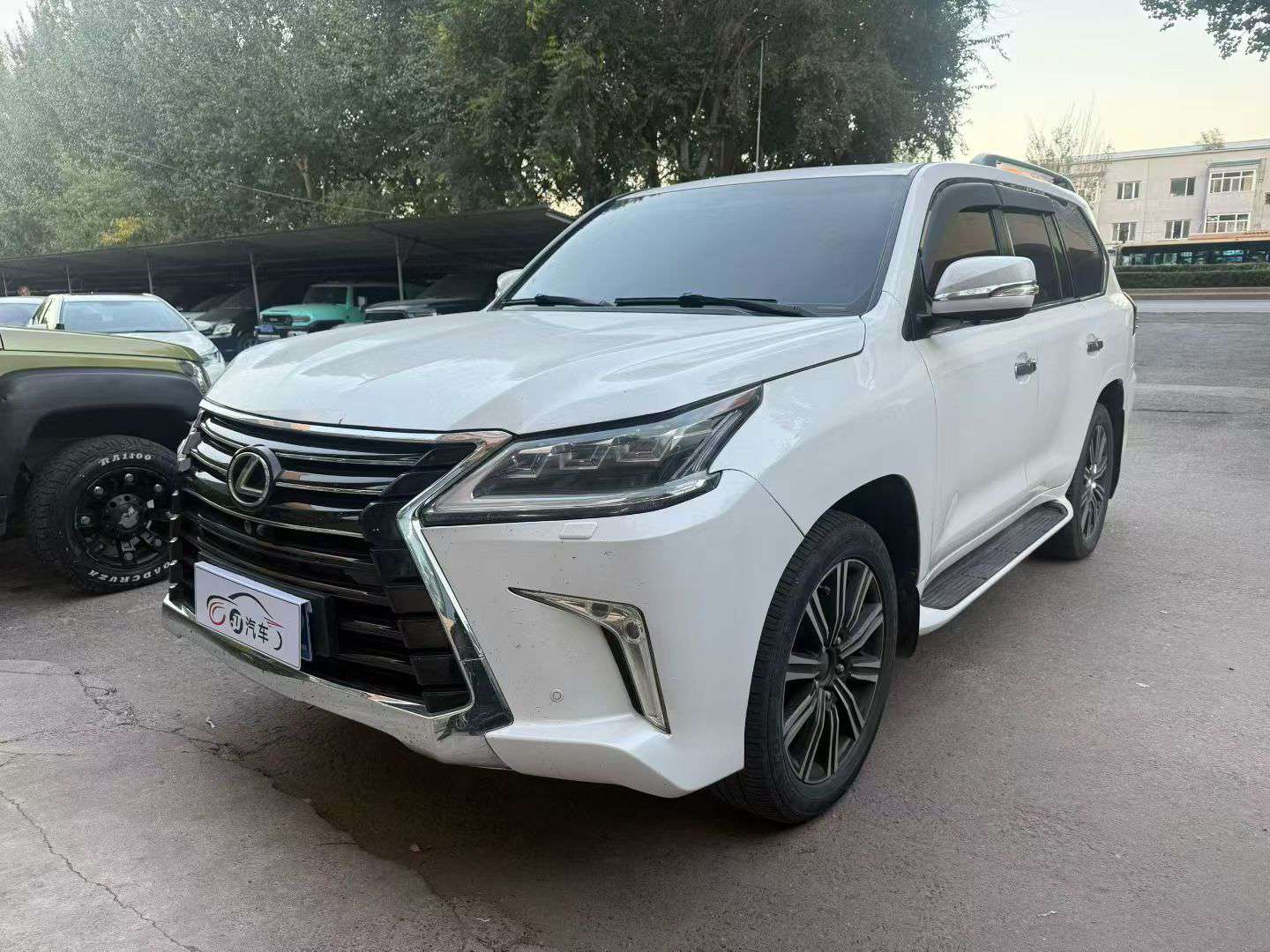 Lexus 570 2010 5.7L V8