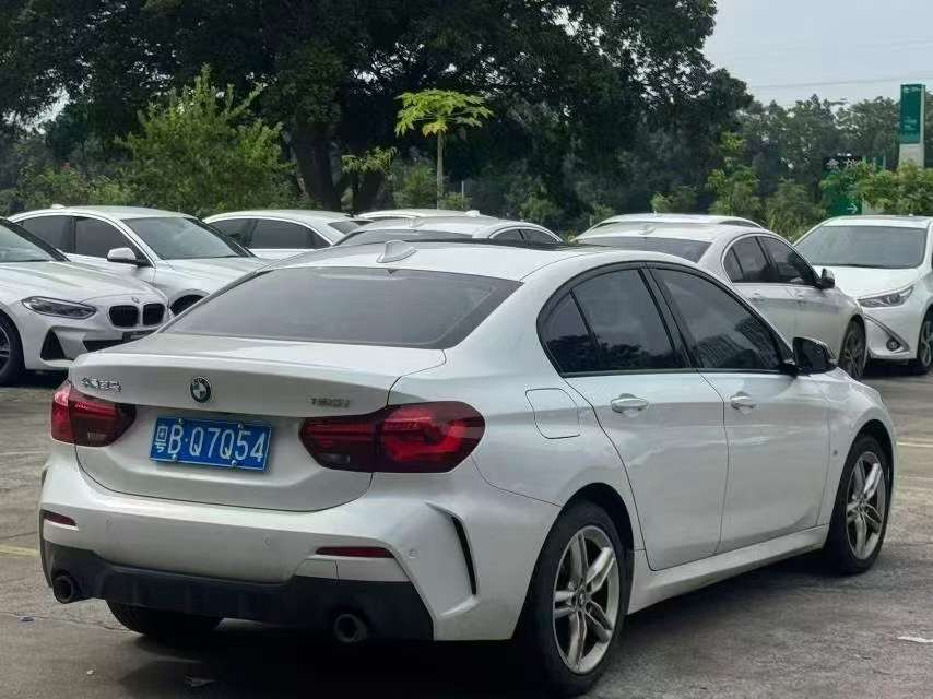 BMW 1 Series 1.5T M Sport Night Edition 4
