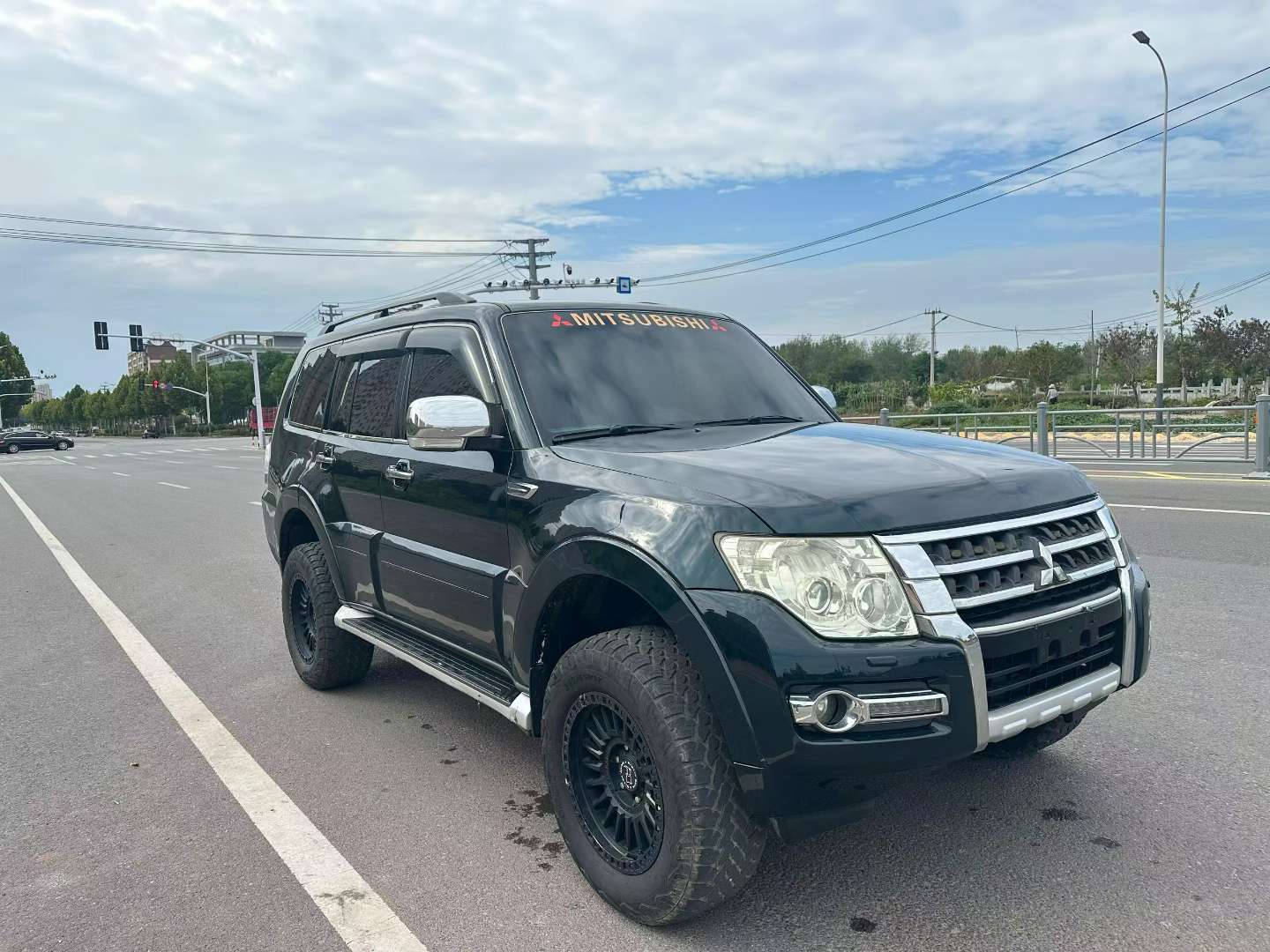 Mitsubishi Pajero 3.0L V6 Mechanical Super Select 4WD 7-Seater 3