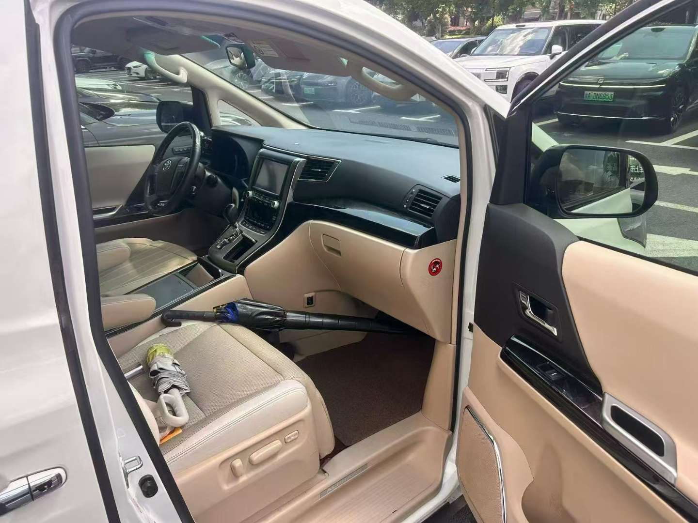 Toyota Alphard 3.5L Luxury Edition 6