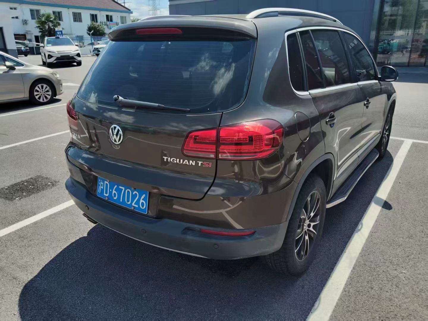 Volkswagen Tiguan 1.8T FWD Luxury Edition 9