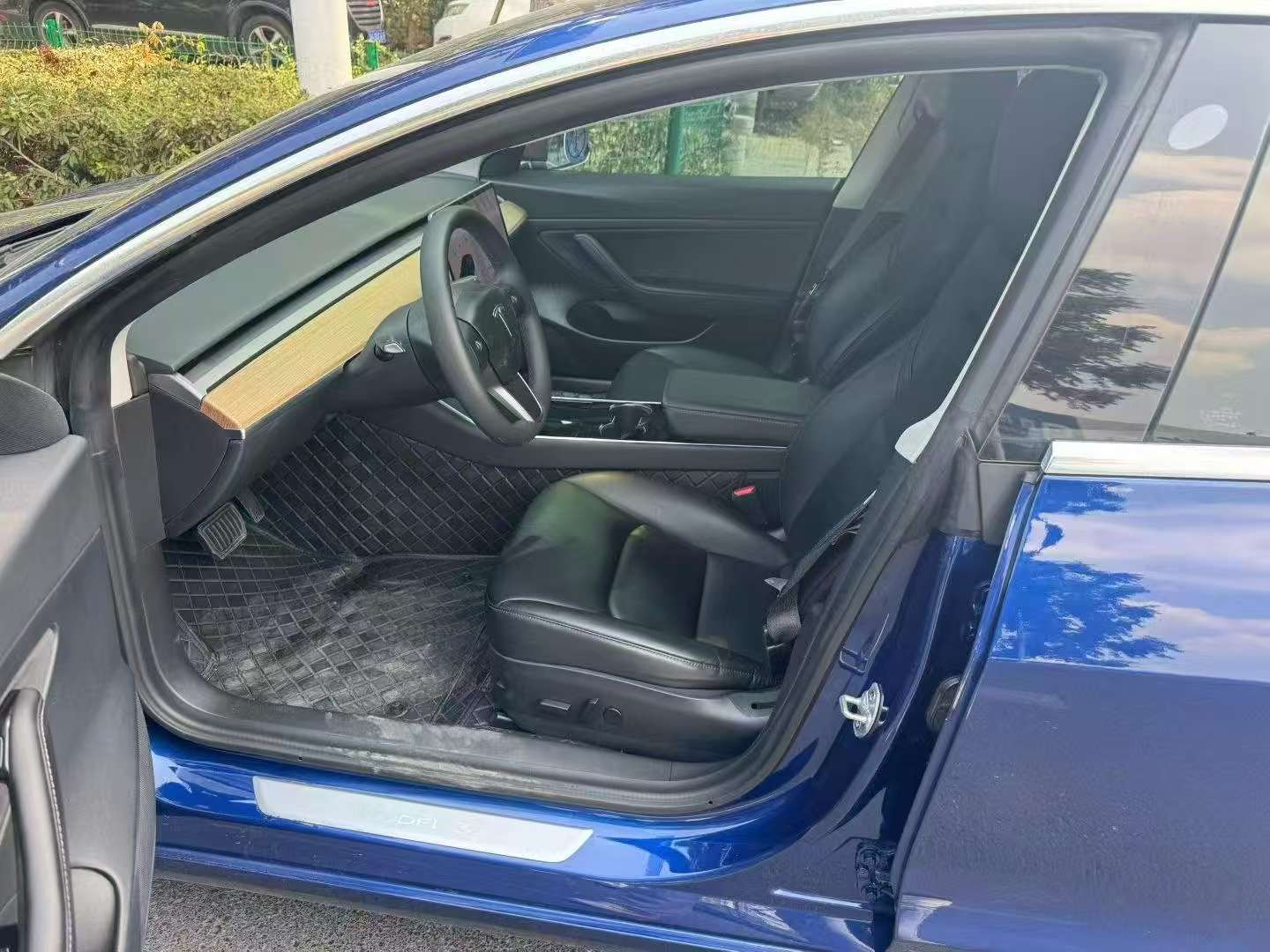 Tesla Model 3 7