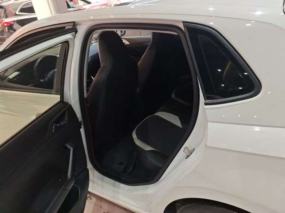Volkswagen Polo Plus 1.5L Automatic Brilliant Tech Edition 4