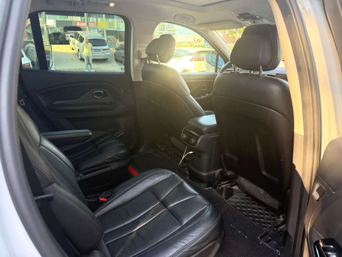 NIO ES8 Standard Edition 6 Seats 4