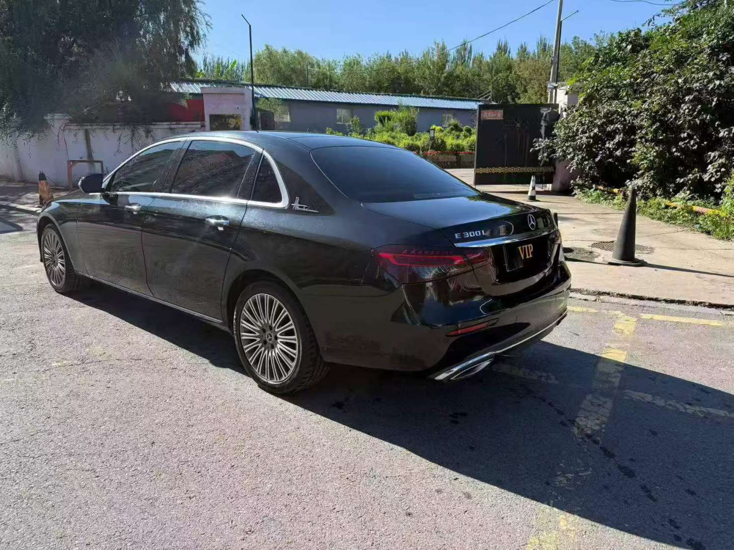 Mercedes-Benz E-Class E300 Luxury 4