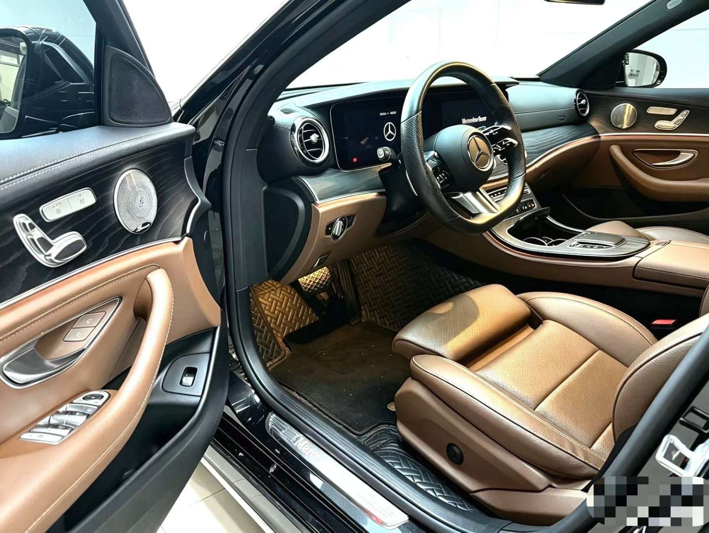 Mercedes-Benz E-Class E300L Luxury 5