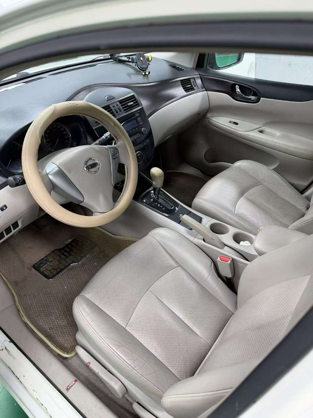 Nissan Tiida 1.6L Automatic Sunroof High Trim 2