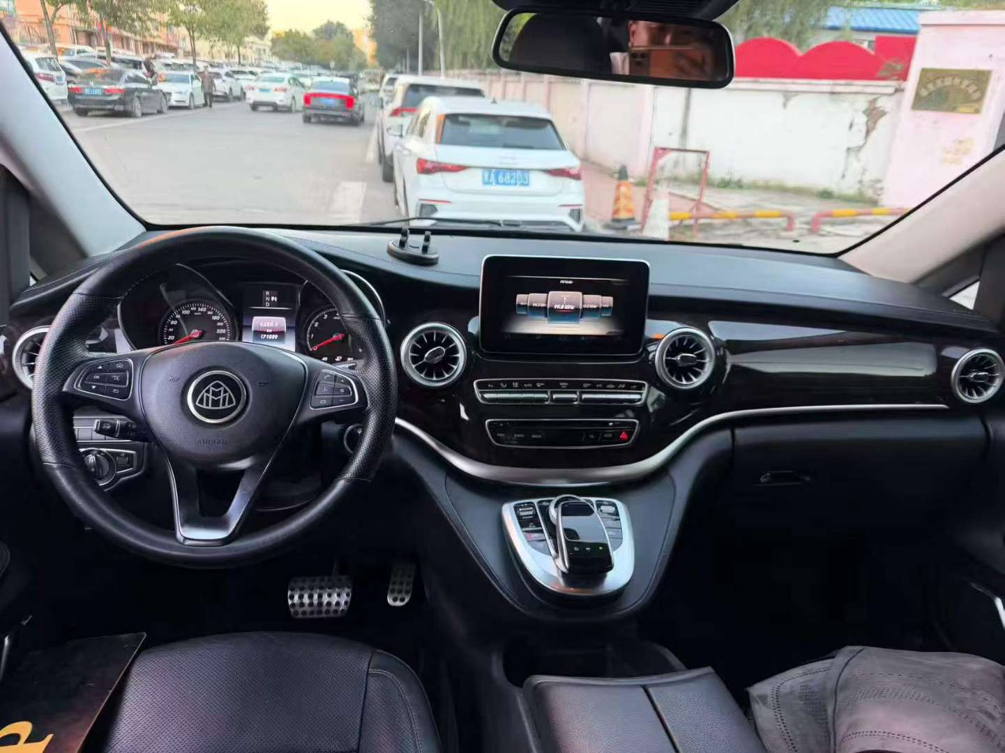Mercedes-Benz V-Class 9