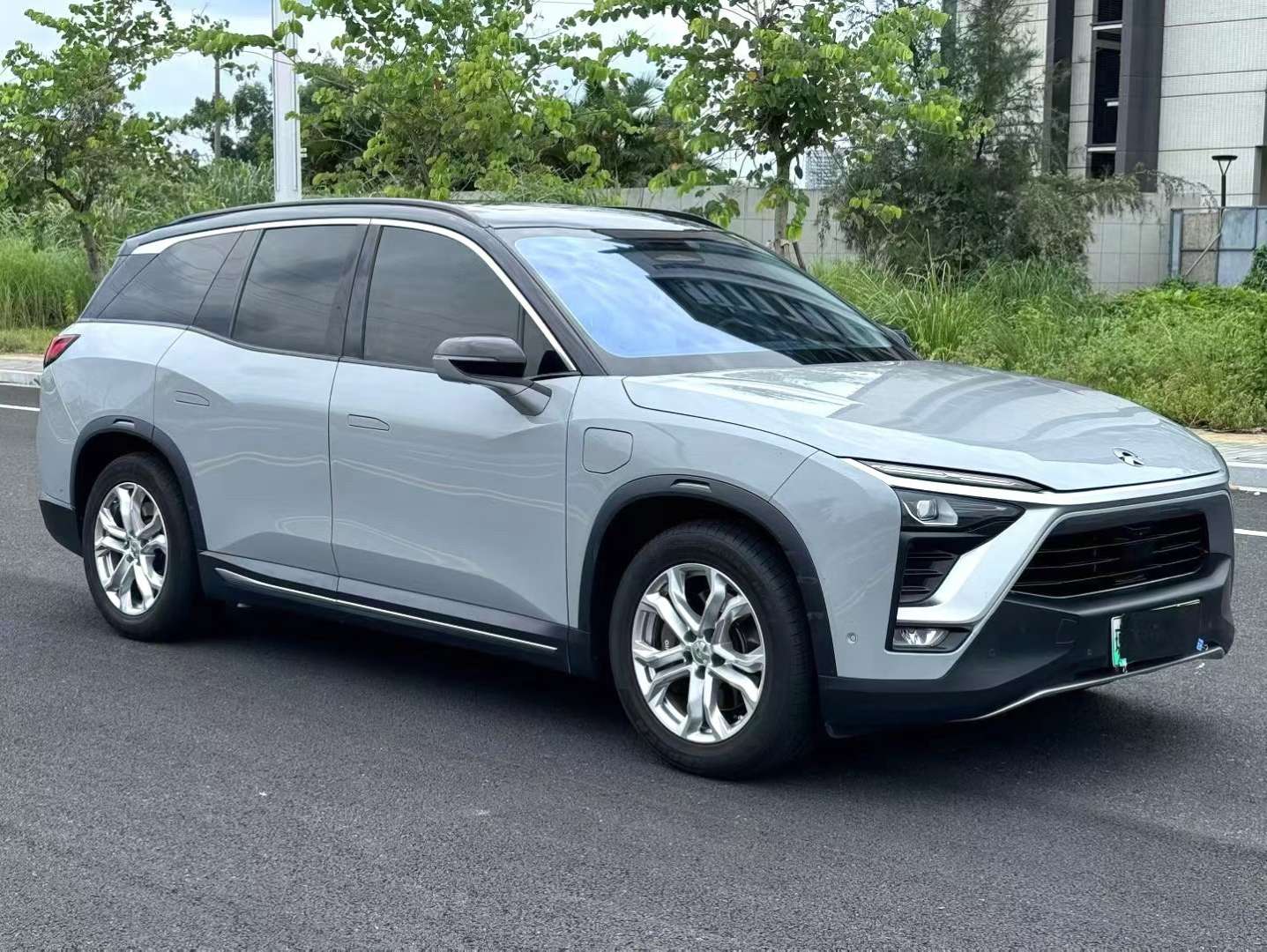 NIO ES8 Standard Edition 6 Seats 3