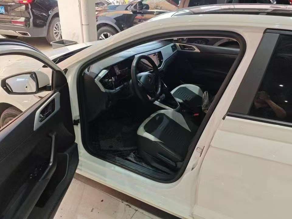 Volkswagen Polo Plus 1.5L Automatic Brilliant Tech Edition 5