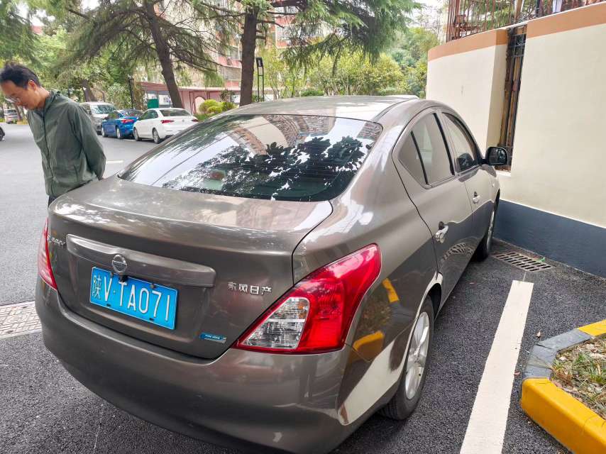 Nissan Sunny 9