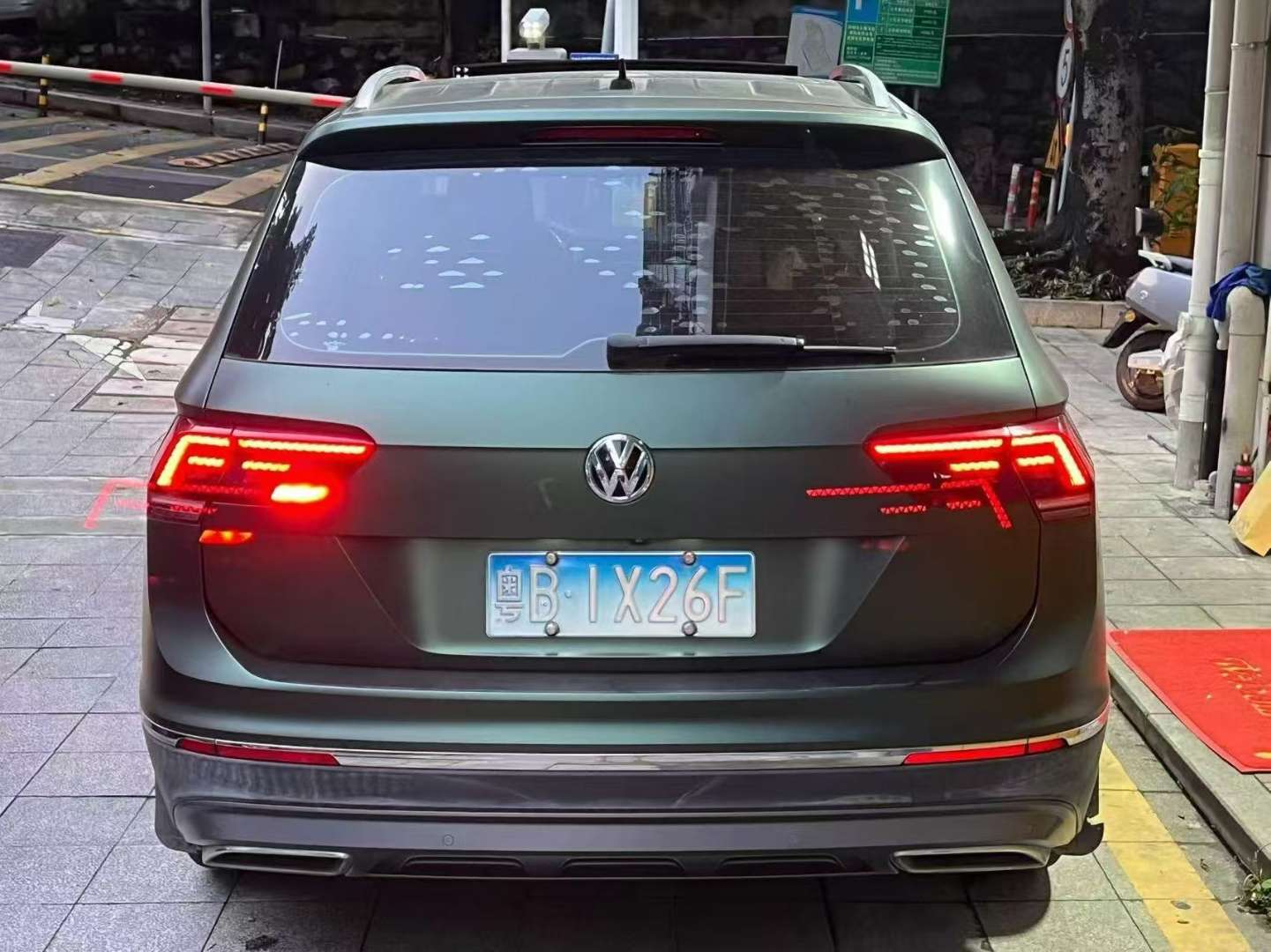 Volkswagen Tiguan L 2.0T 380 AWD Luxury 3