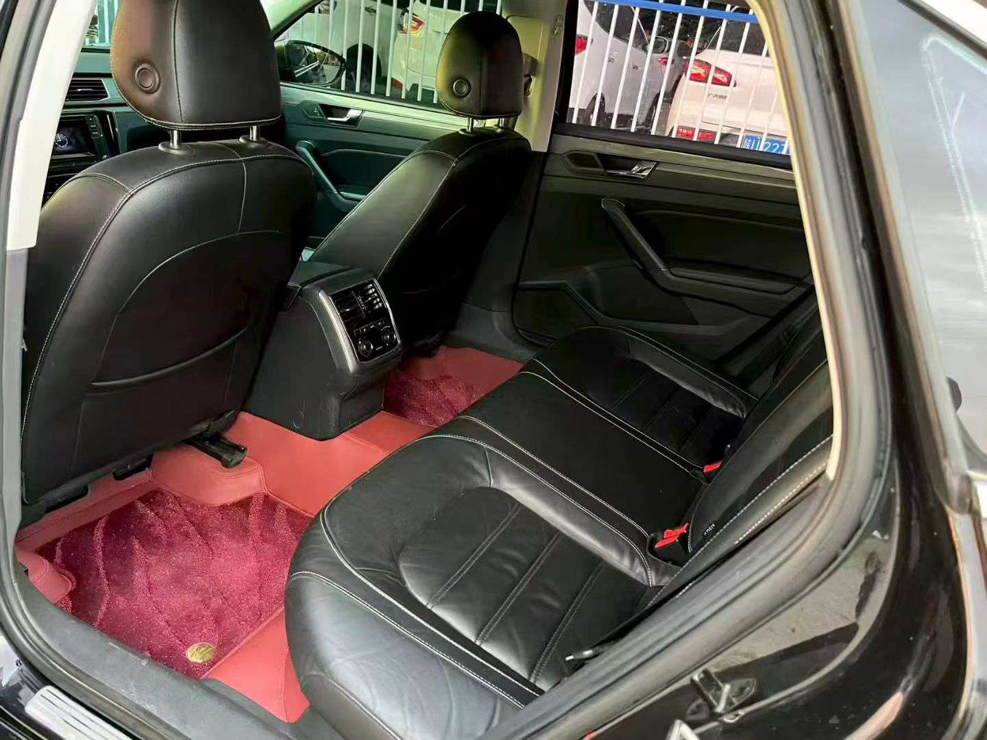 Volkswagen Passat 1.8T Premium Edition 6