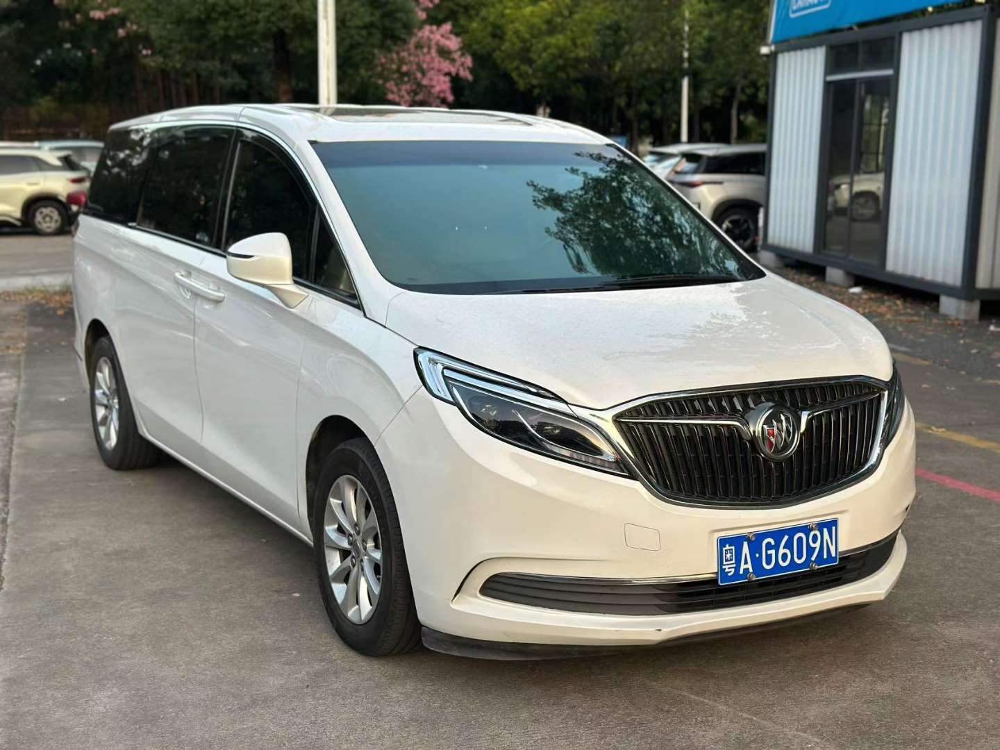 Buick GL8 2017 2.0T ES 28T Prestige 2