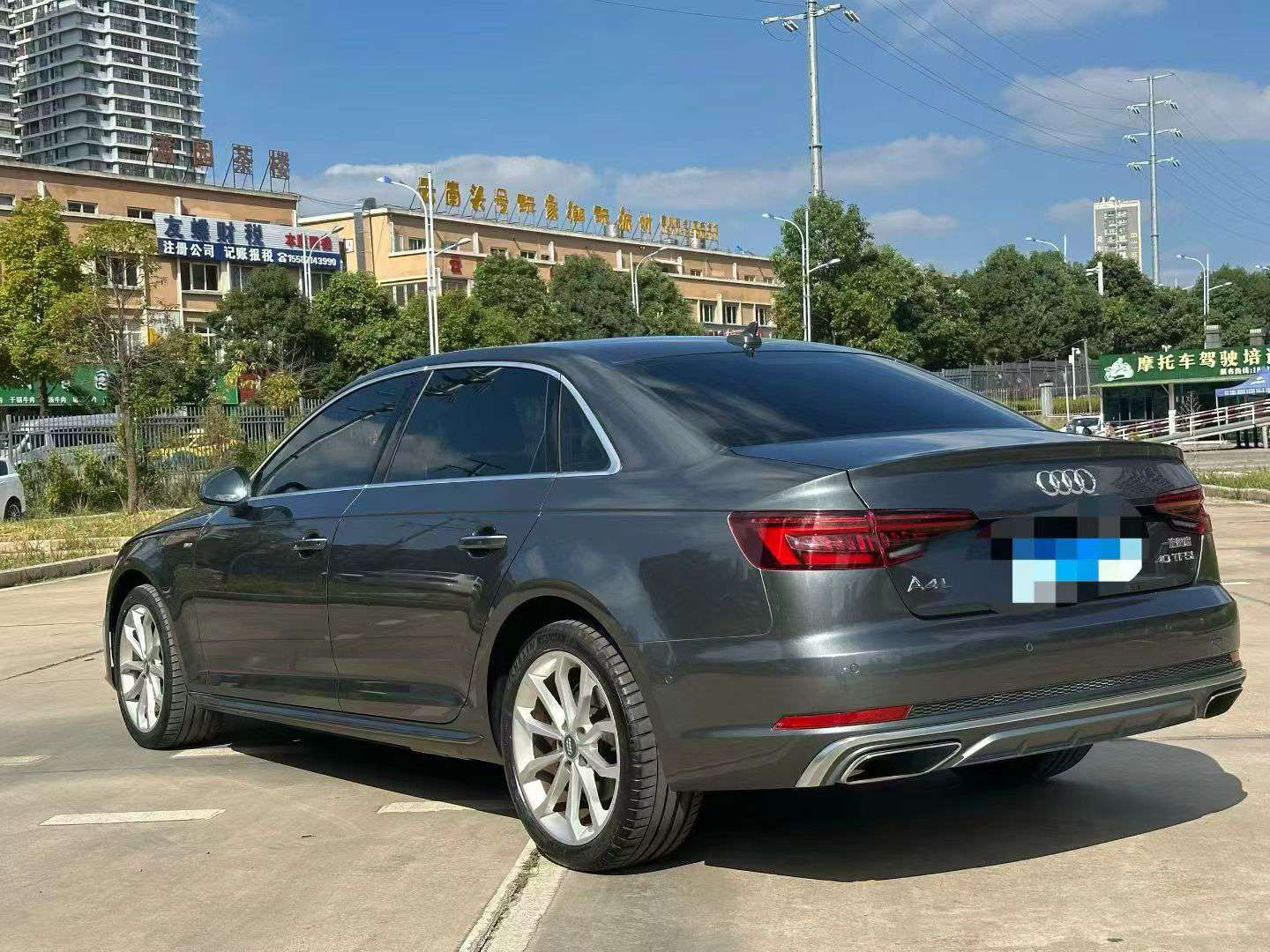 Audi A4L 2019 9