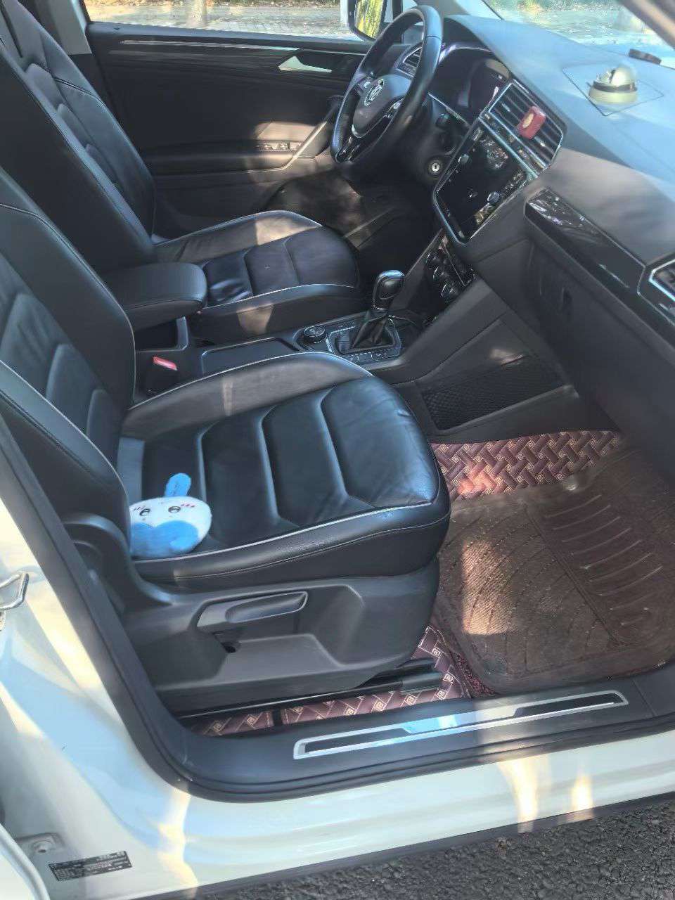 Volkswagen Tiguan 2.0T 4WD Premium Edition 5