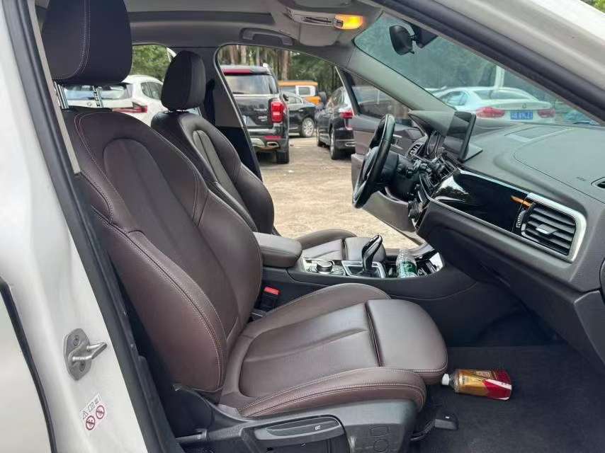 BMW 1 Series 1.5T M Sport Night Edition 6