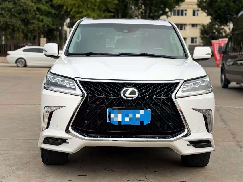 Lexus LX 2017 LX570 5.7 Premium Luxury Edition 8-Seater 2