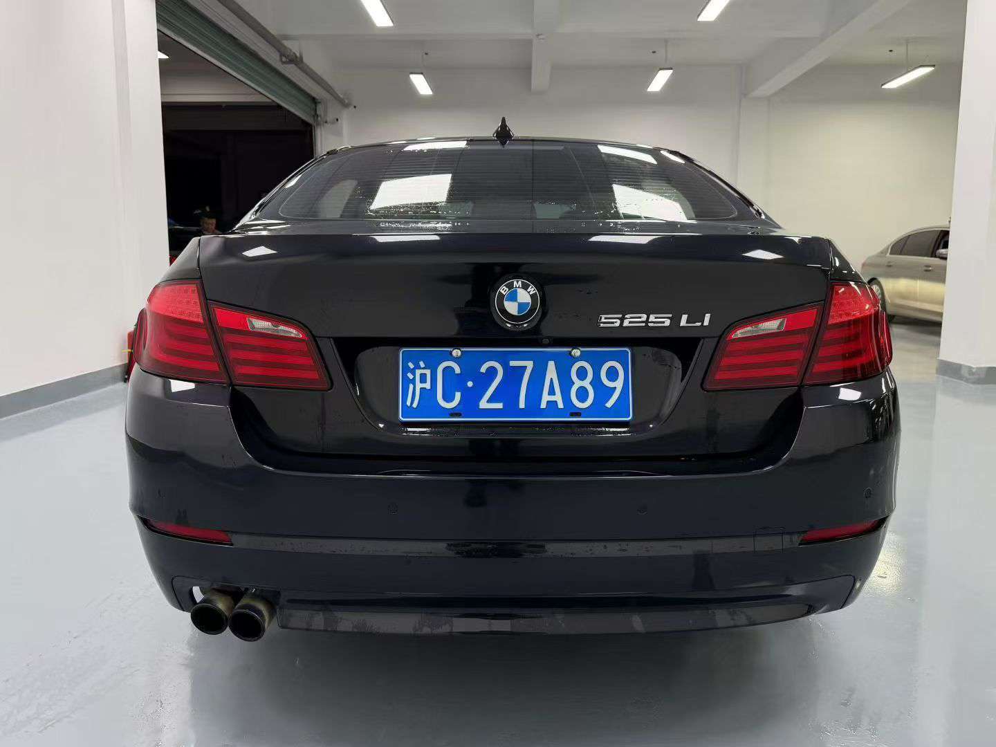 BMW 5 Series 525Li 8