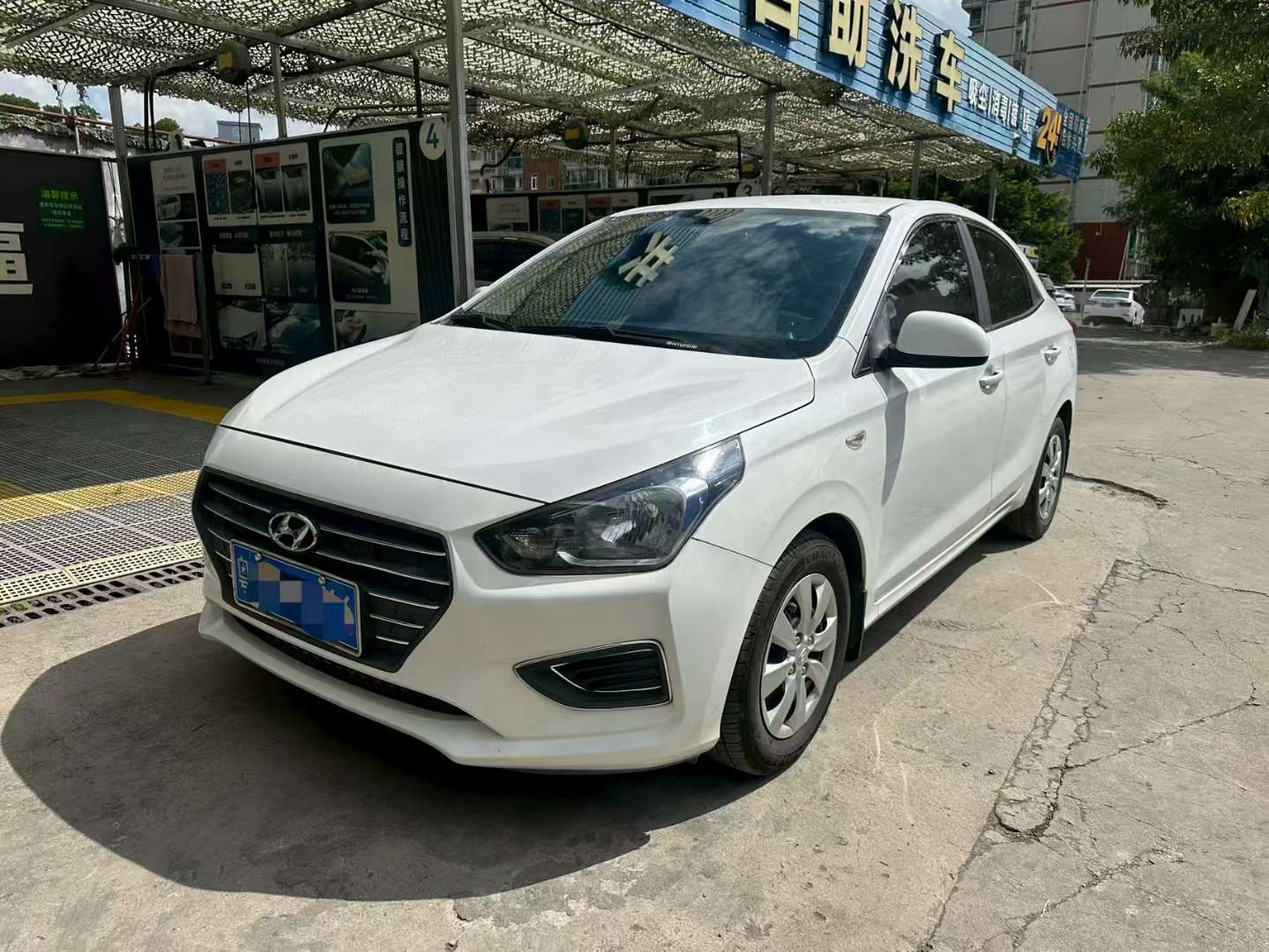 Hyundai Verna 1.4L Manual Refresh Edition 2