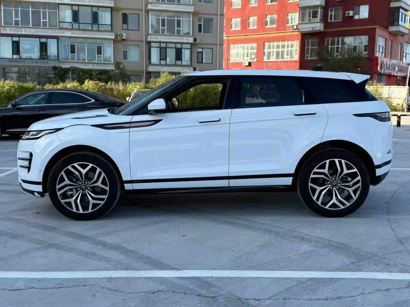 Land Rover Evoque 4