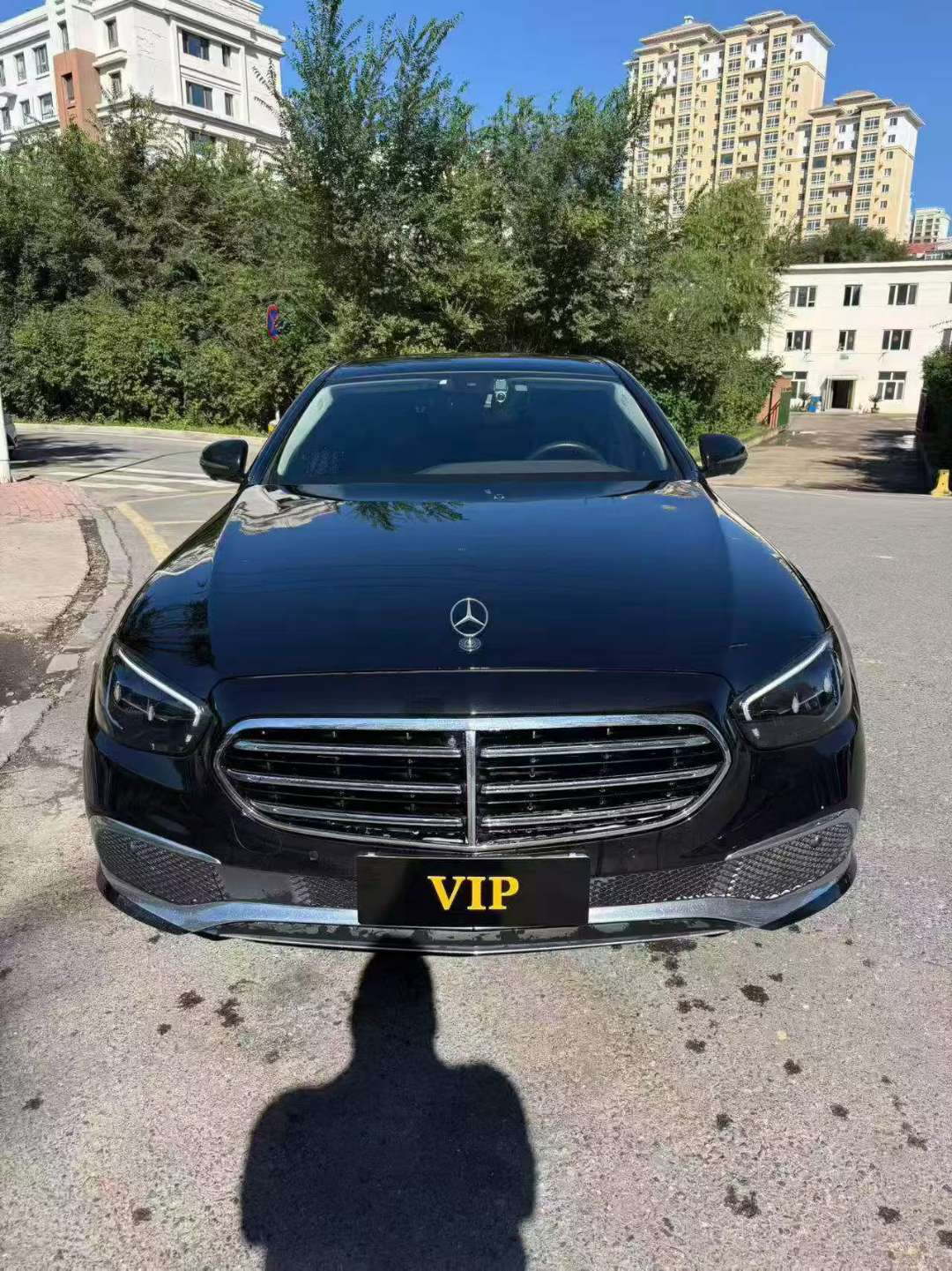 Mercedes-Benz E-Class E300 Luxury 2