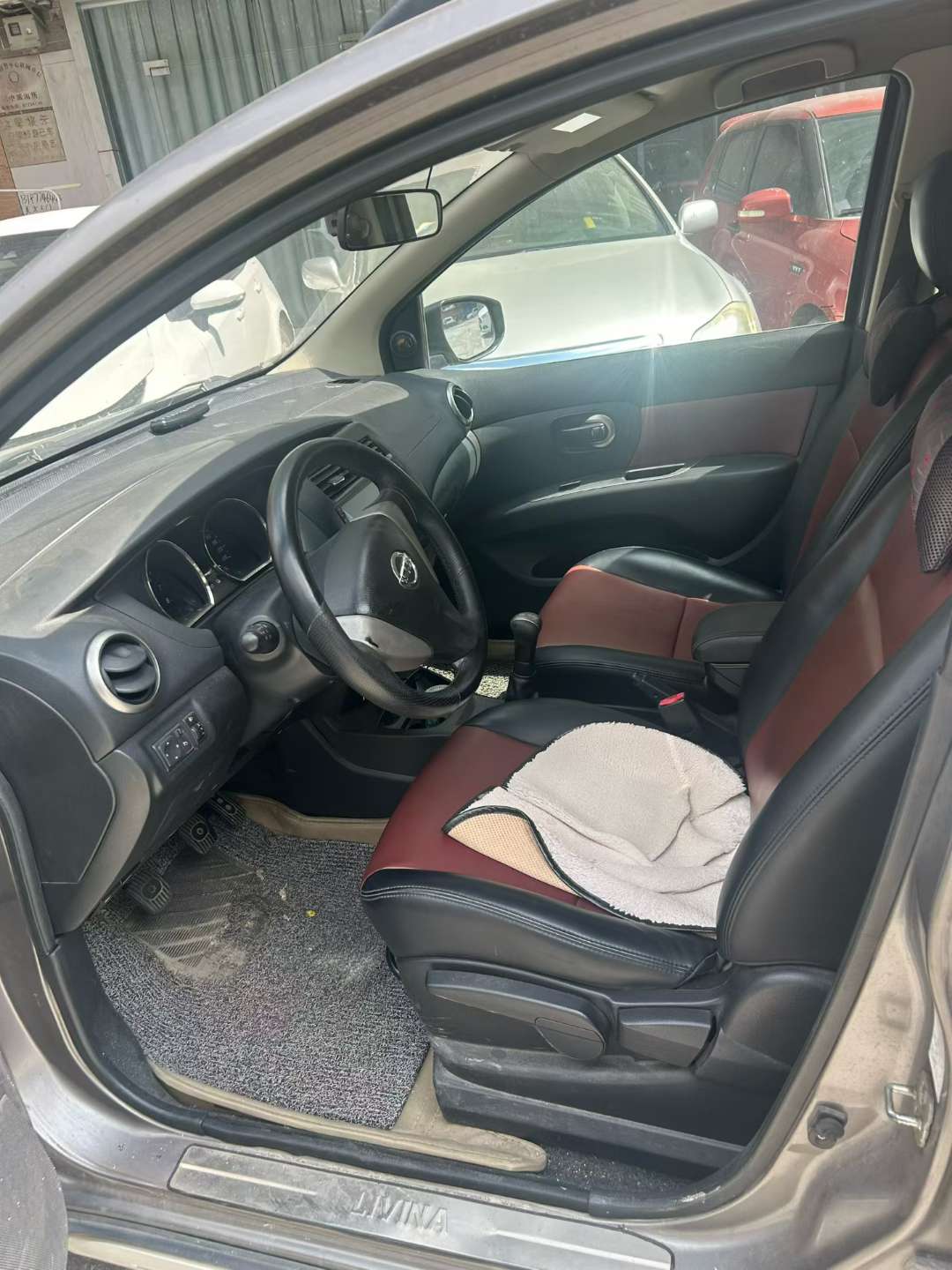 Nissan Livina 5 Seats 1.6L Manual 2