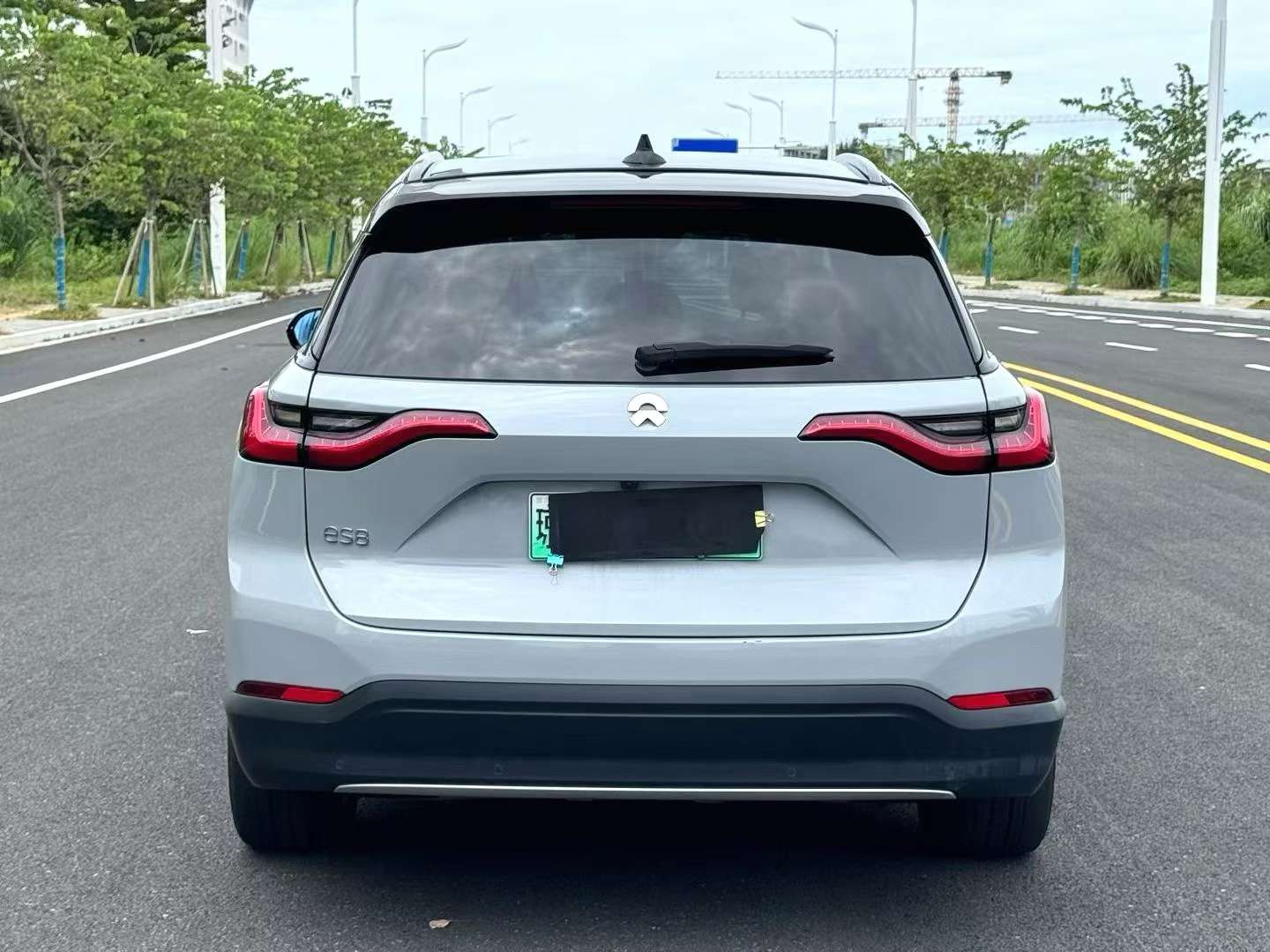 NIO ES8 Standard Edition 6 Seats 9