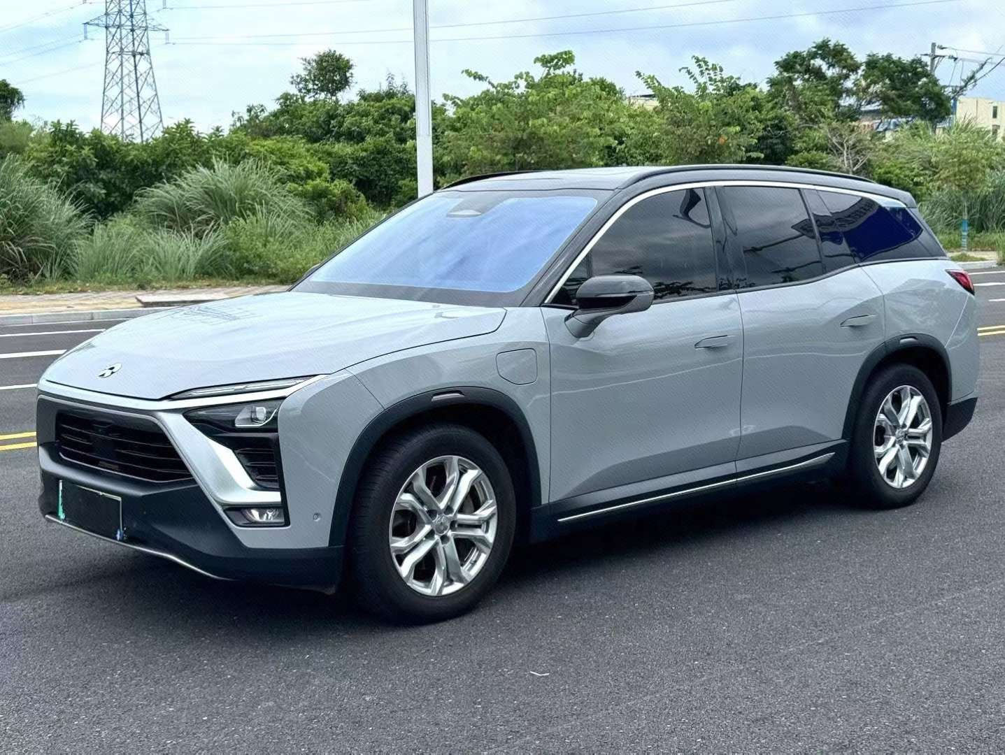 NIO ES8 Standard Edition 6 Seats 2