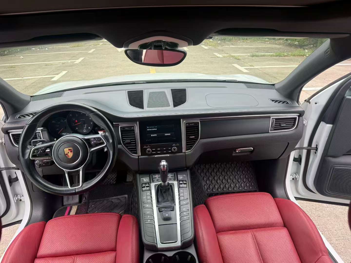 Porsche Macan 8