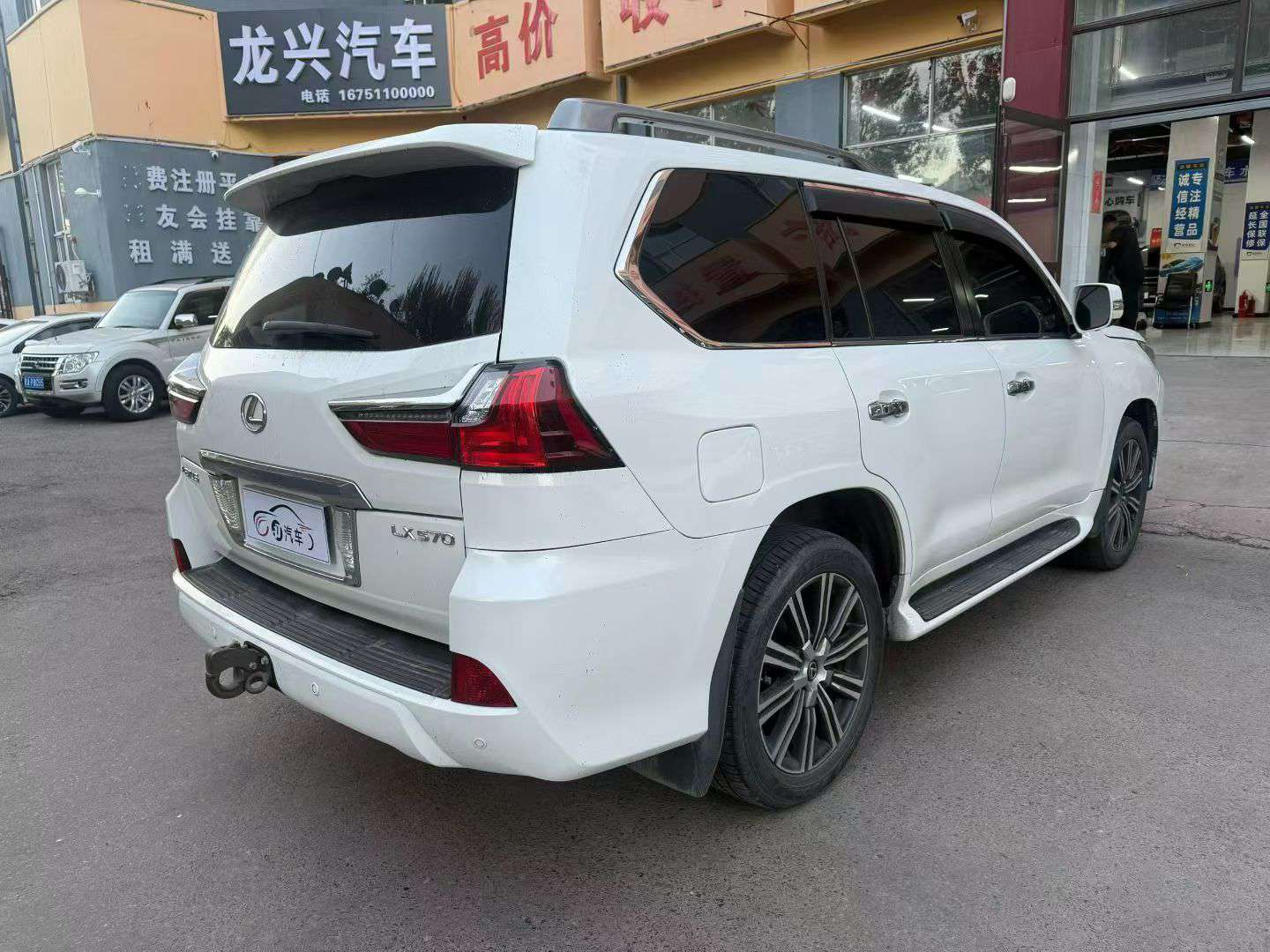 Lexus 570 2010 5.7L V8 4