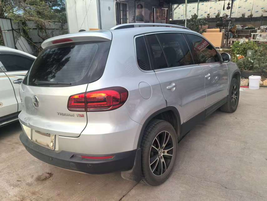 Volkswagen Tiguan 1.8T High Trim 4