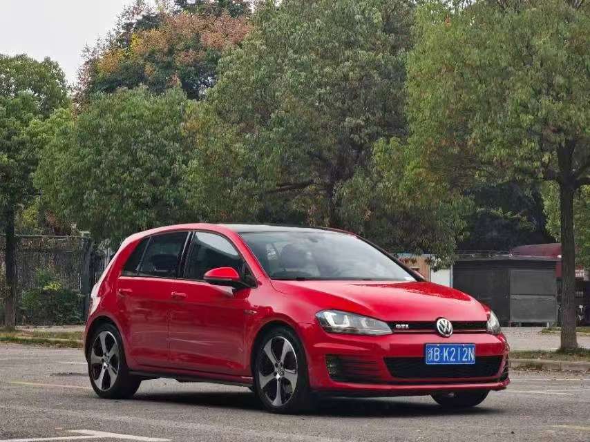 Volkswagen Golf GTI 2