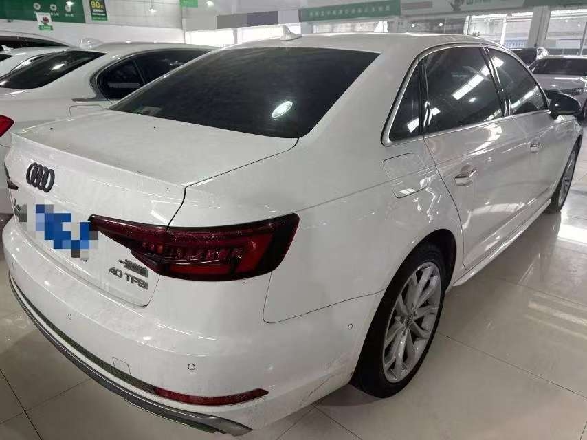 Audi A4L 2.0T Fashion Edition 2