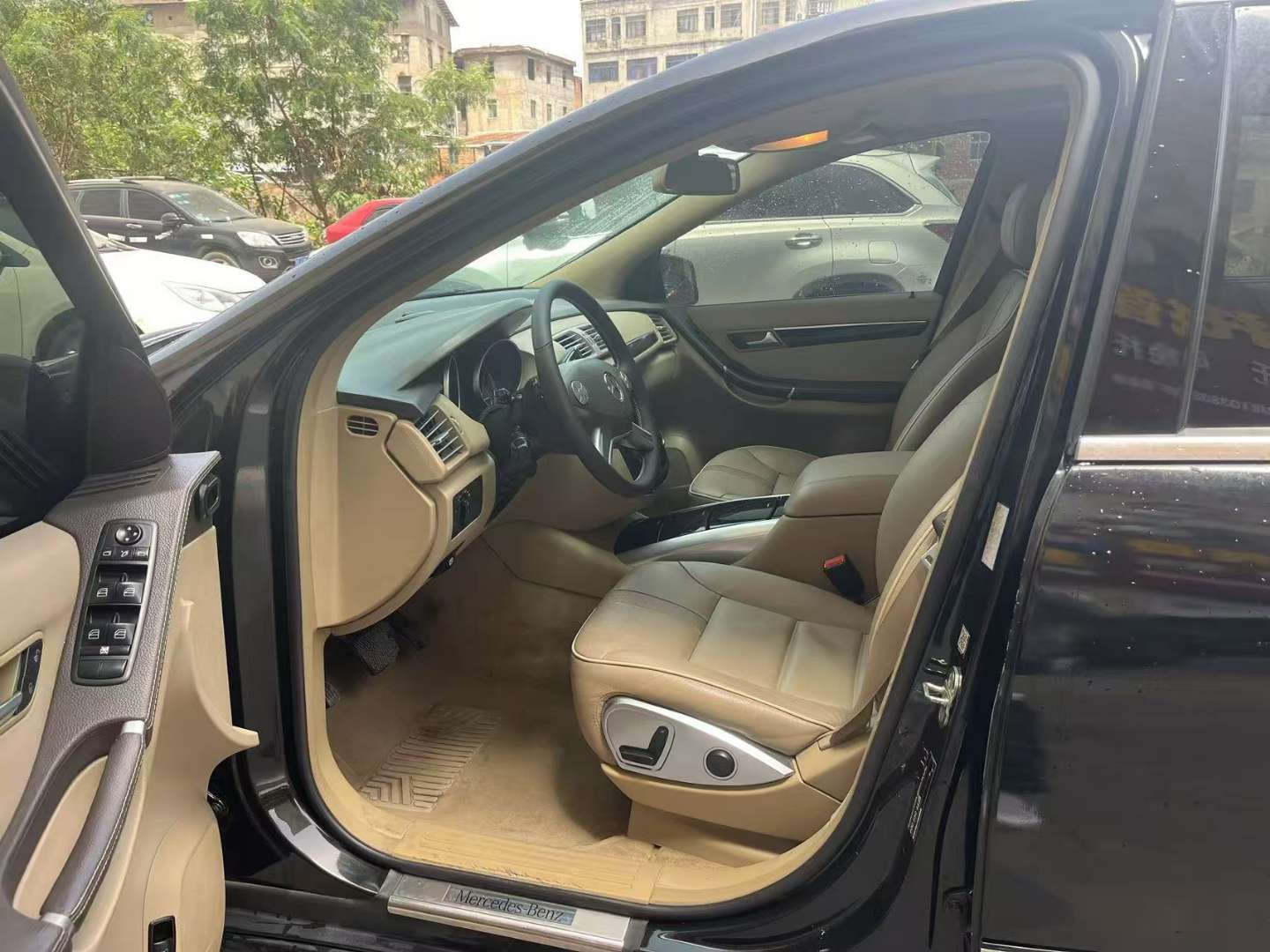Mercedes-Benz R-Class 3.0T AWD Business Edition 7-Seater 8
