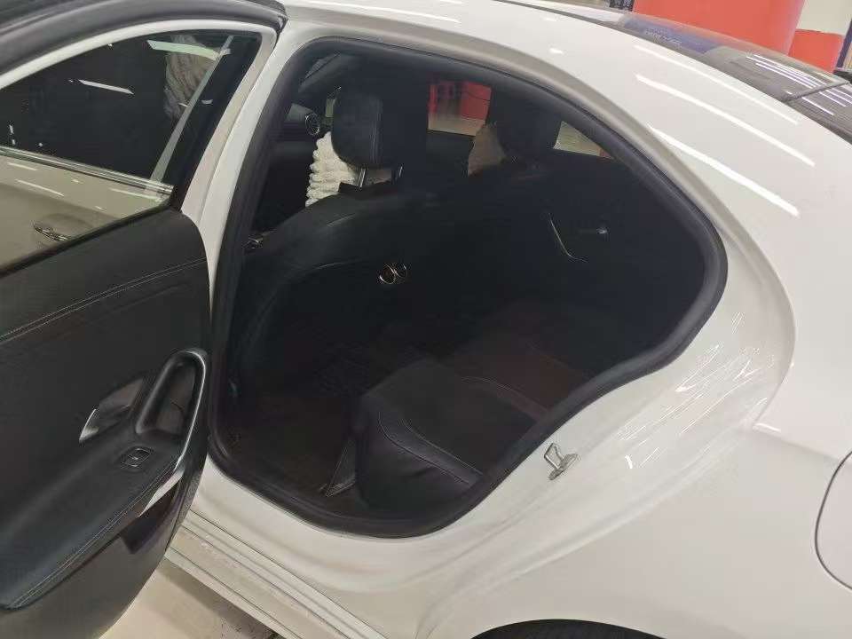 Mercedes-Benz A-Class A200L 1.3T Fashion 8