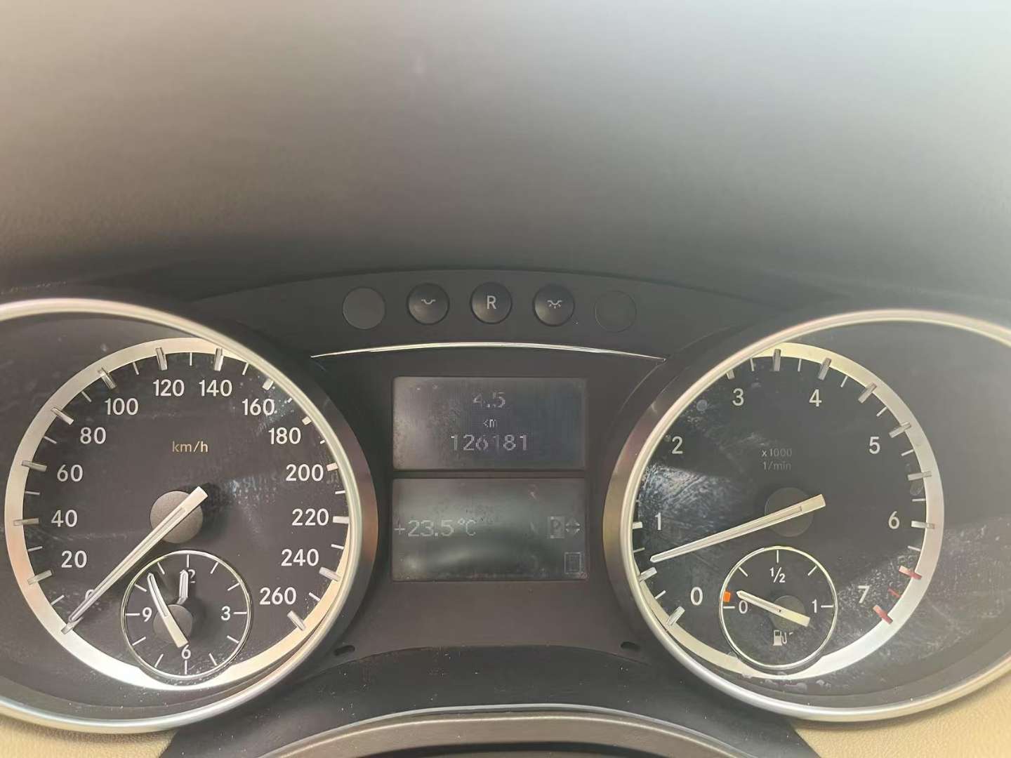 Mercedes-Benz R-Class 3.0T AWD Business Edition 7-Seater 9