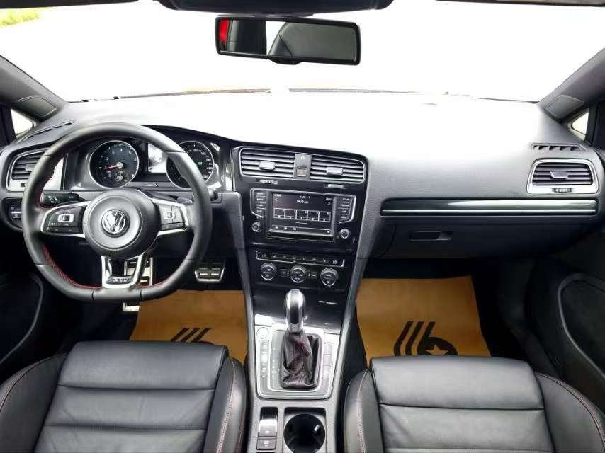 Volkswagen Golf GTI 5