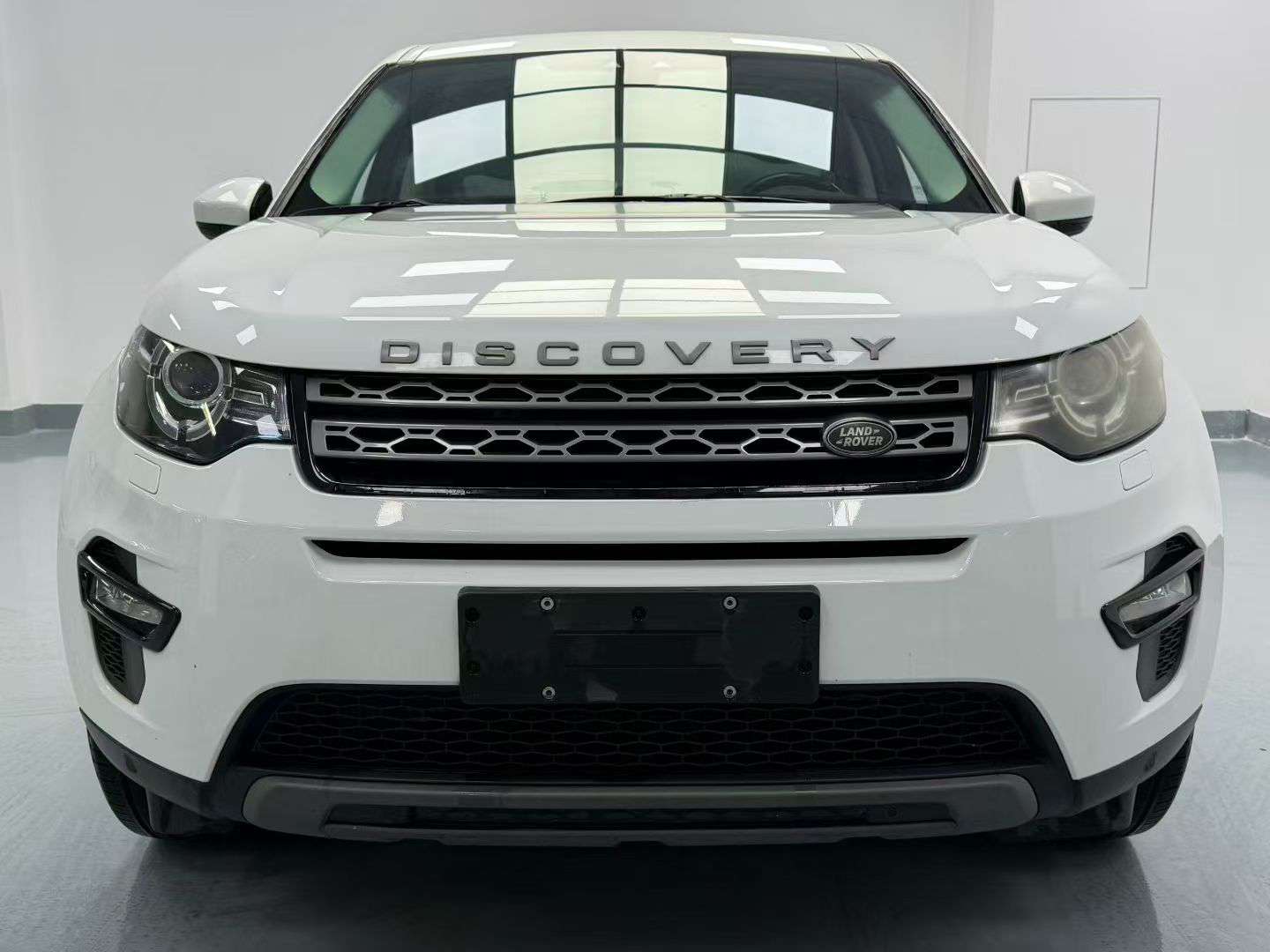 Land Rover Discovery Sport 2017 2.0T Cool Black Limited Edition 2