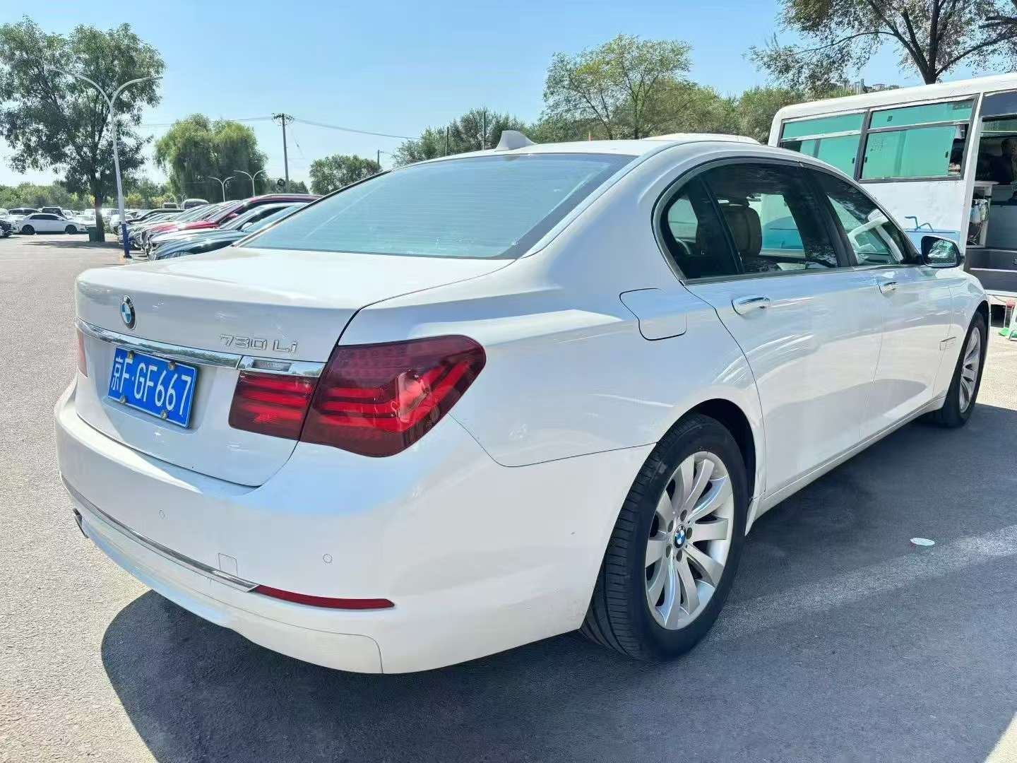 BMW 7 Series 730 Leading 5