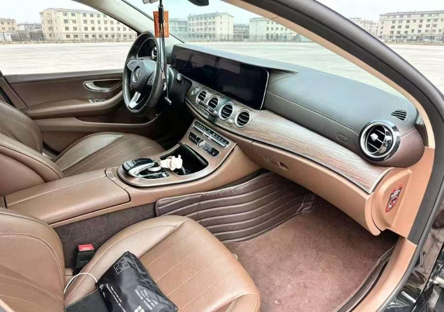 Mercedes-Benz E-Class 2.0T Fashion Edition 3