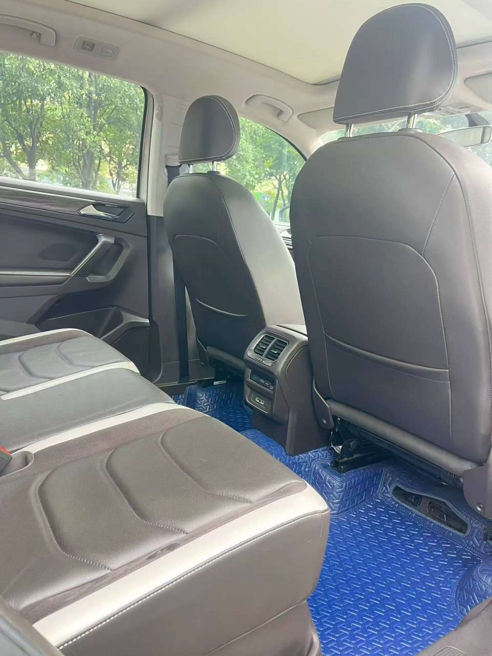 Volkswagen Tiguan L 1.8T Luxury Edition 5