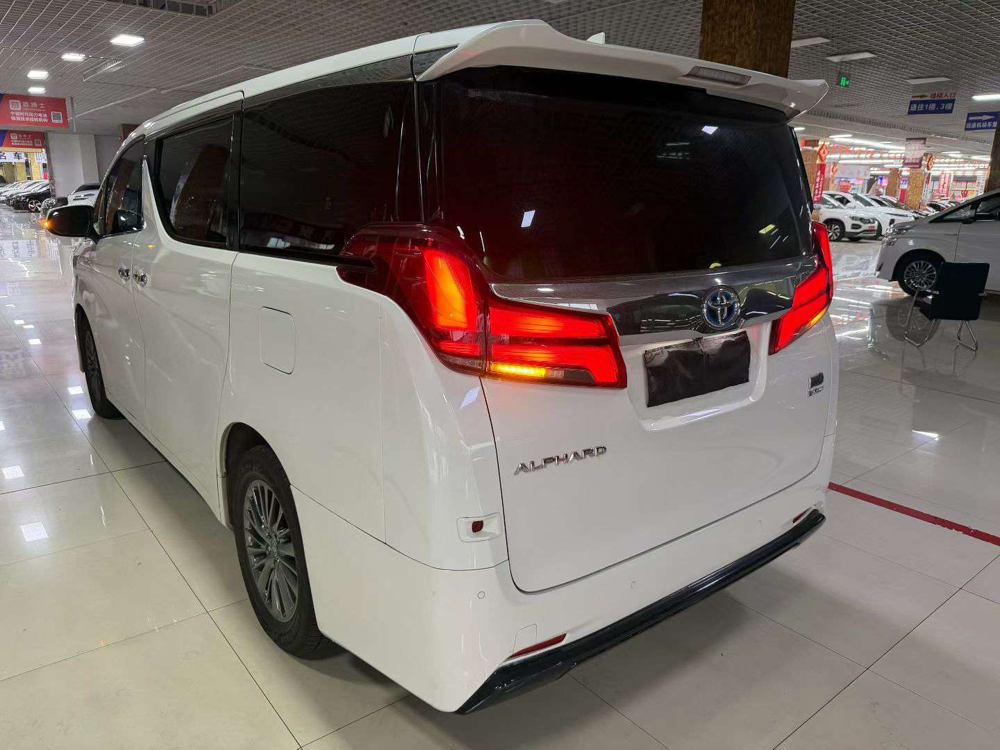 Toyota Alphard 2.5 Luxury 7