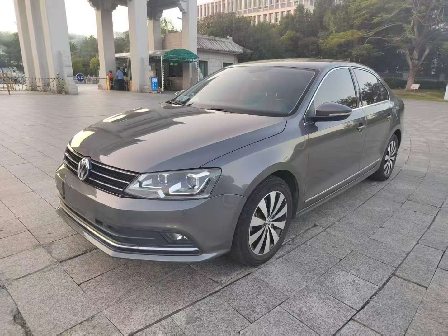 Volkswagen Sagitar 1.4T Automatic Luxury 2