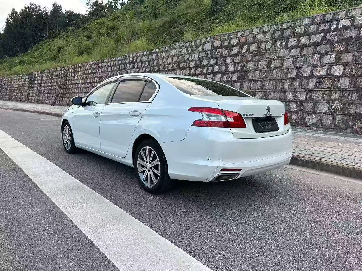 Peugeot 408 1.6T Automatic Luxury Edition 4