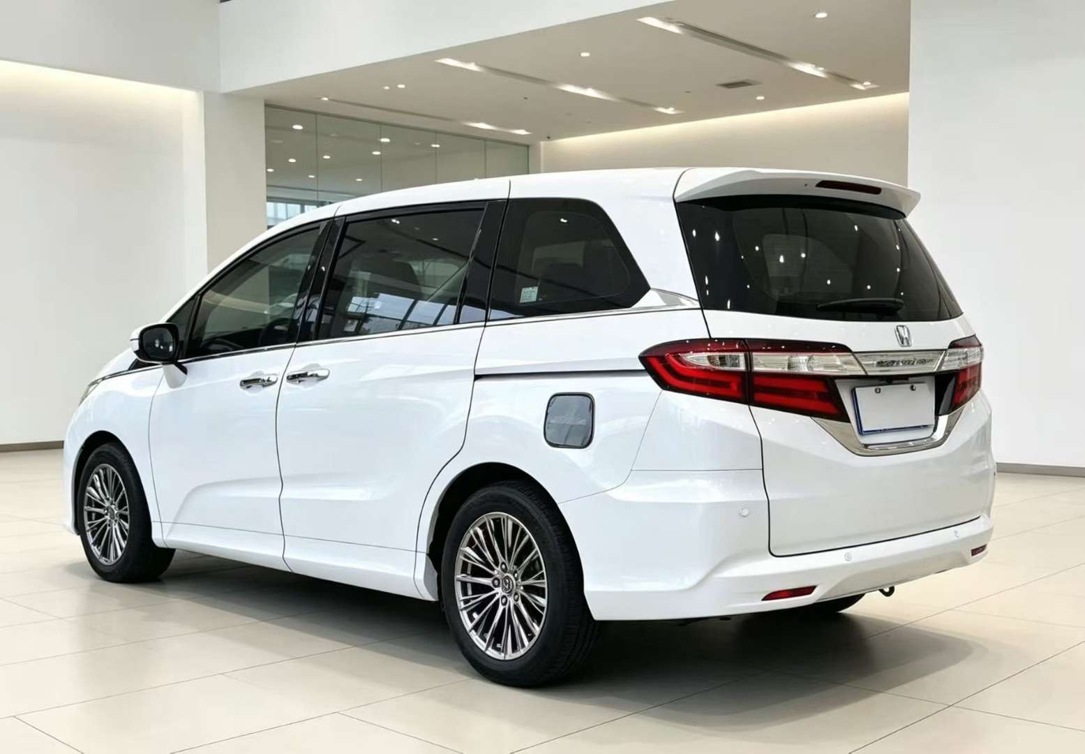 Honda Odyssey 2.4L Luxury Edition 4