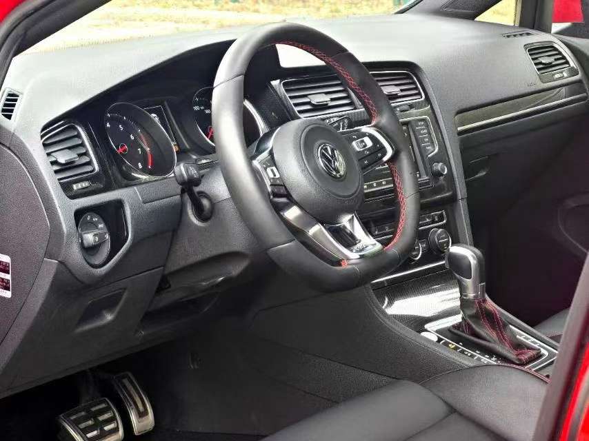 Volkswagen Golf GTI 8